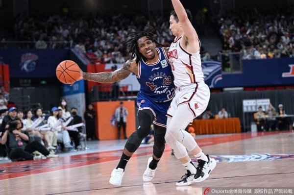 开元棋牌app 王哲林31+14刘铮16分 上海力克浙江总比分2-2