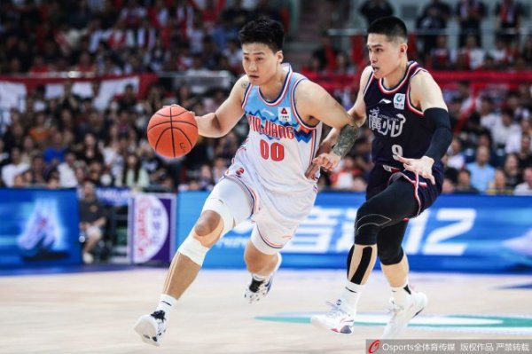 开元棋牌下载 赵睿18分新疆轻取广州 总比分3-1晋级四强